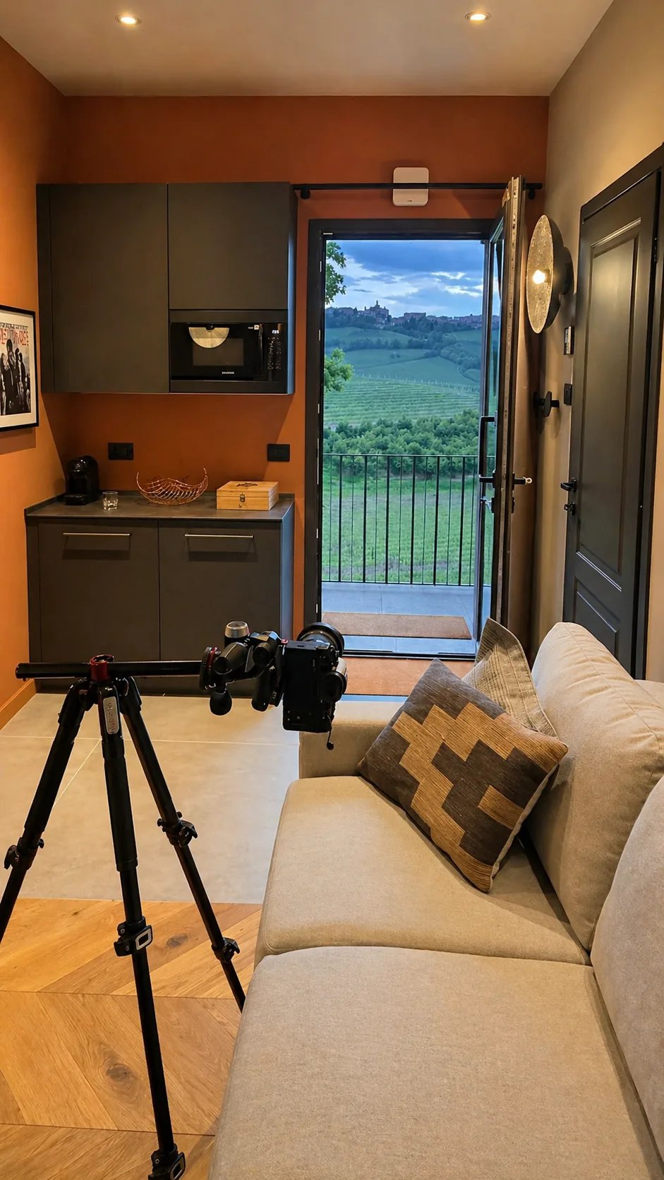Panoramic Suite Red — image 2