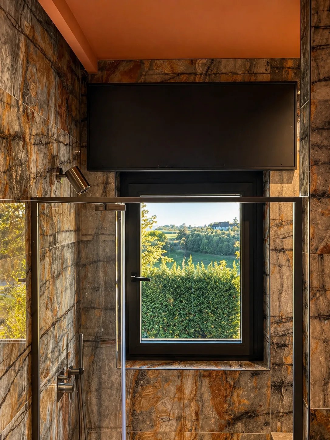 Panoramic Suite Red — image 5