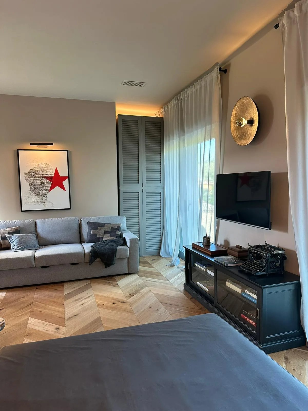 Panoramic Suite Red — image 11