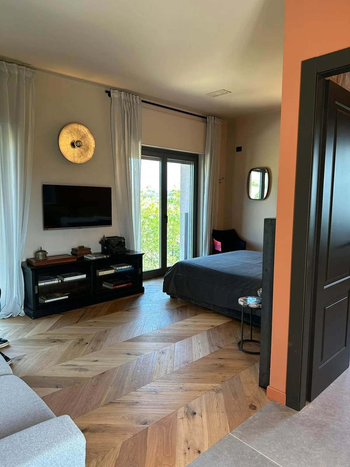 Panoramic Suite Red — image 15