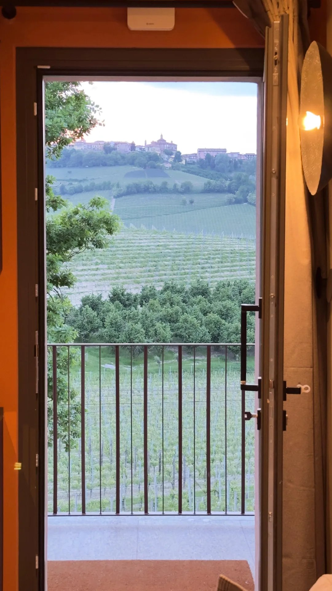 Panoramic Suite Red — image 18
